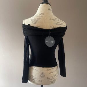 NWT! Never Before Worn! White Fox Off the Shoulder Top size S‎